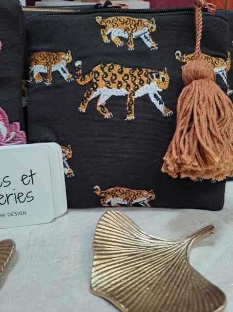 Trousse brodée tigres